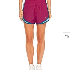 NEW Nike Women’s tempo shirt size S